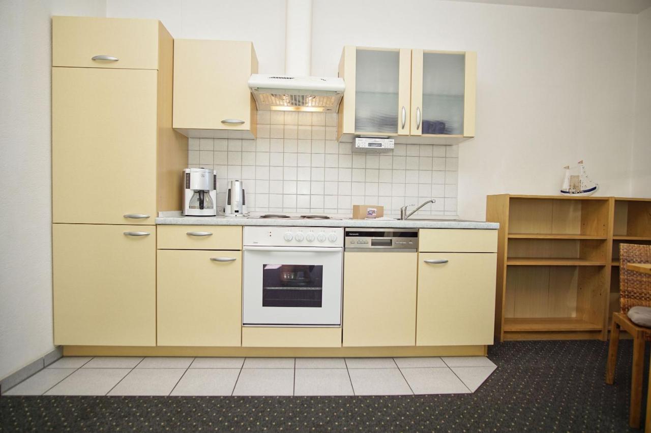 Nah Am Meer, Ruhige Lage, Gratis Nutzung Vom Ahoi Erlebnisbad Und Sauna In Sellin - Haus Inselblick Fewo 02 Goehren  Eksteriør billede