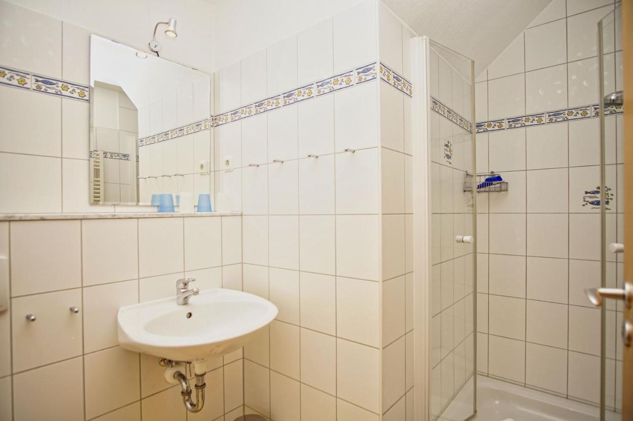 Nah Am Meer, Ruhige Lage, Gratis Nutzung Vom Ahoi Erlebnisbad Und Sauna In Sellin - Haus Inselblick Fewo 02 Goehren  Eksteriør billede